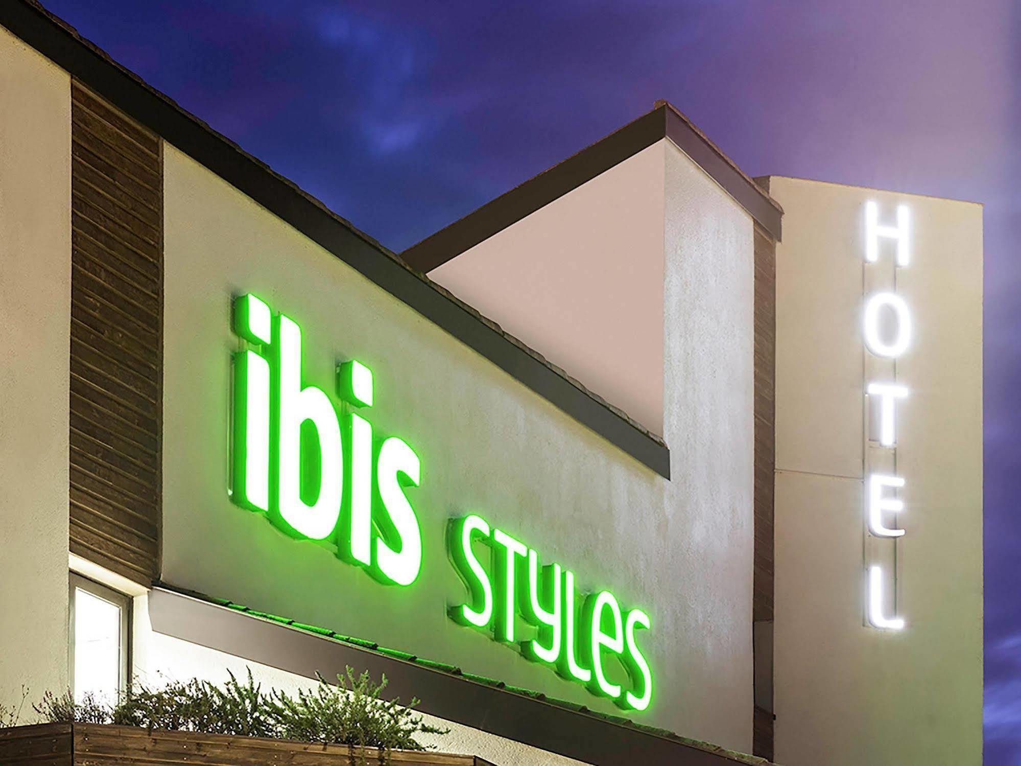 ホテル Ibis Styles Niort Poitou Charentes Vouille  エクステリア 写真