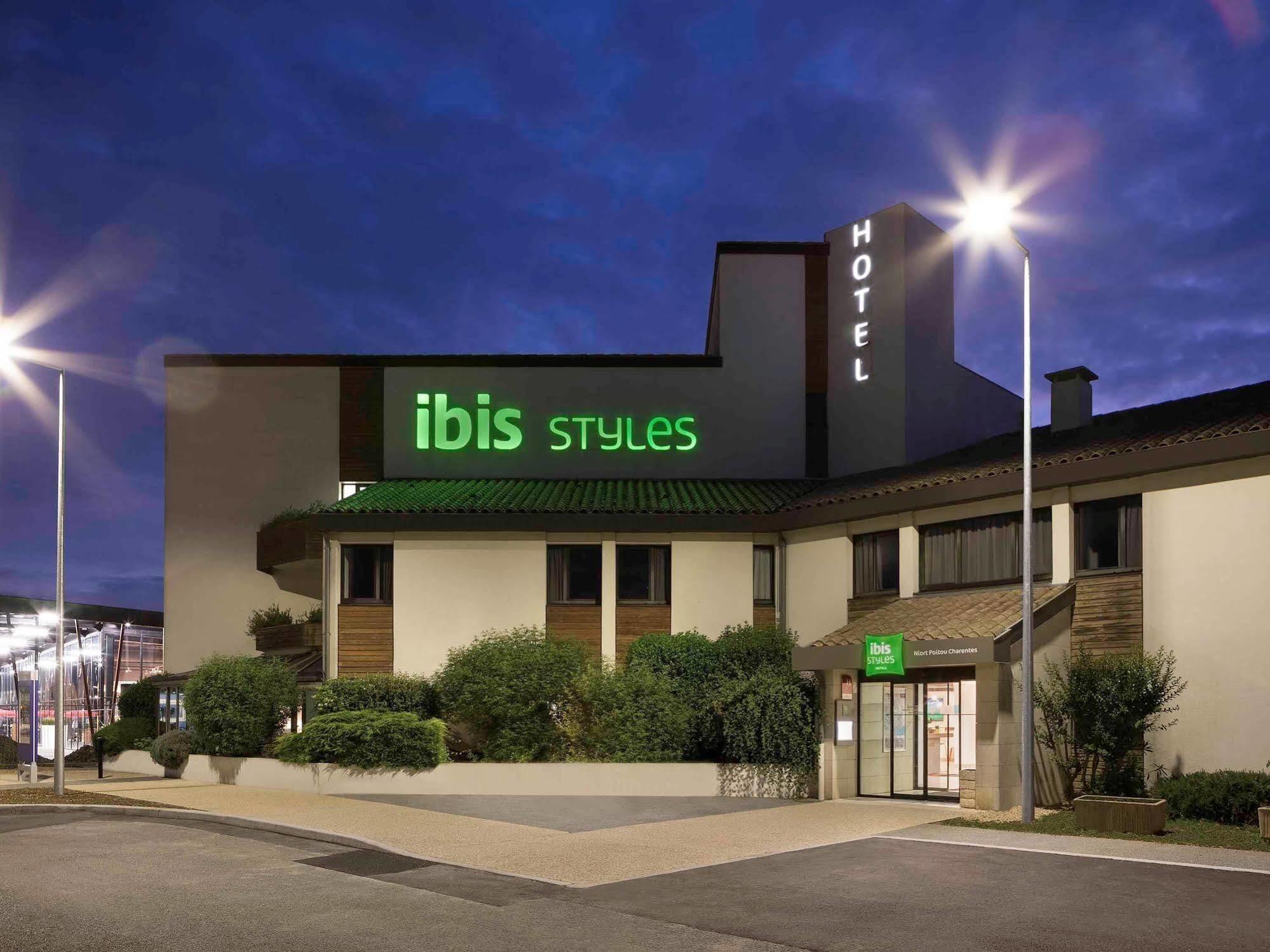 ホテル Ibis Styles Niort Poitou Charentes Vouille  エクステリア 写真