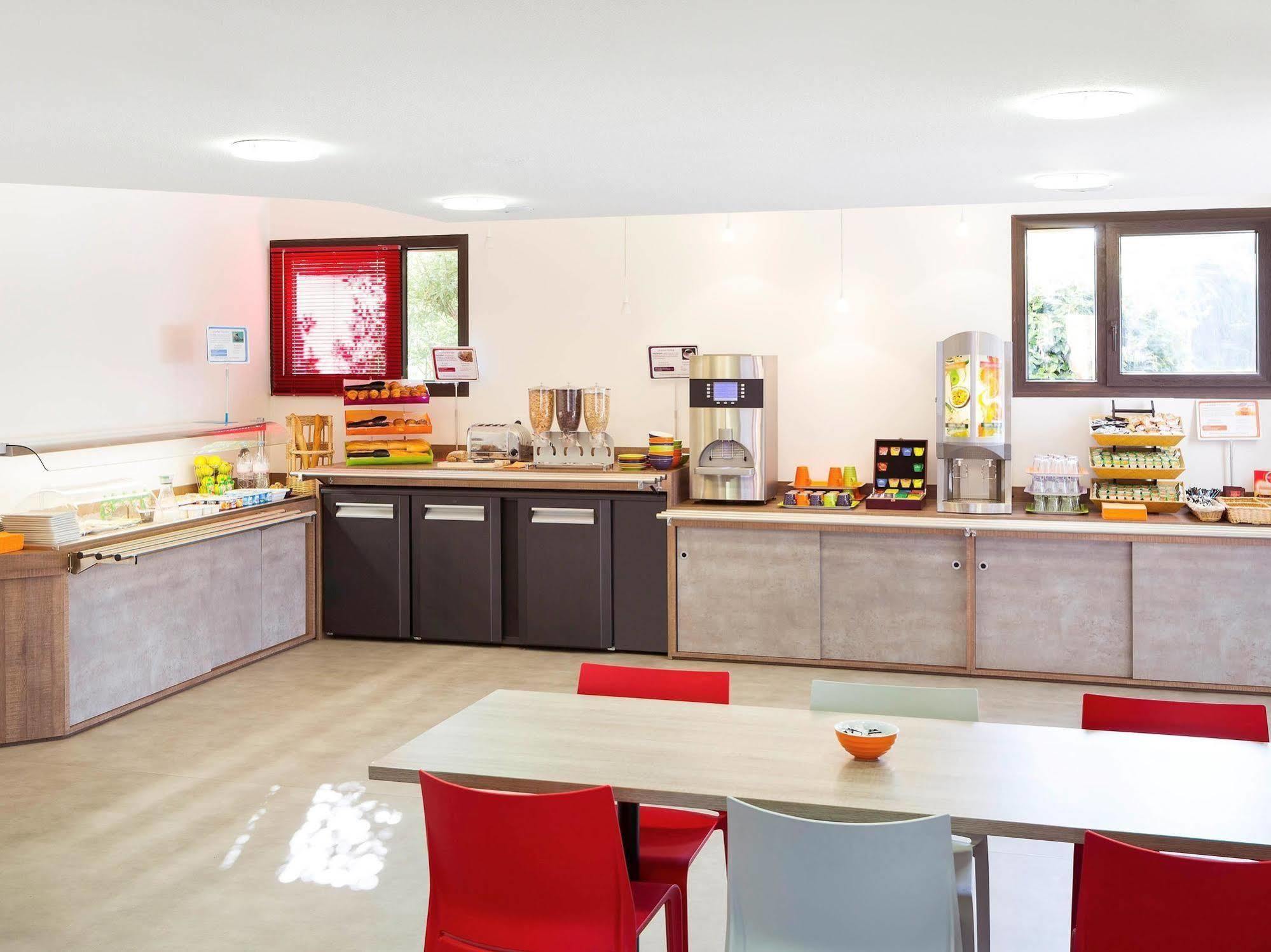 ホテル Ibis Styles Niort Poitou Charentes Vouille  エクステリア 写真