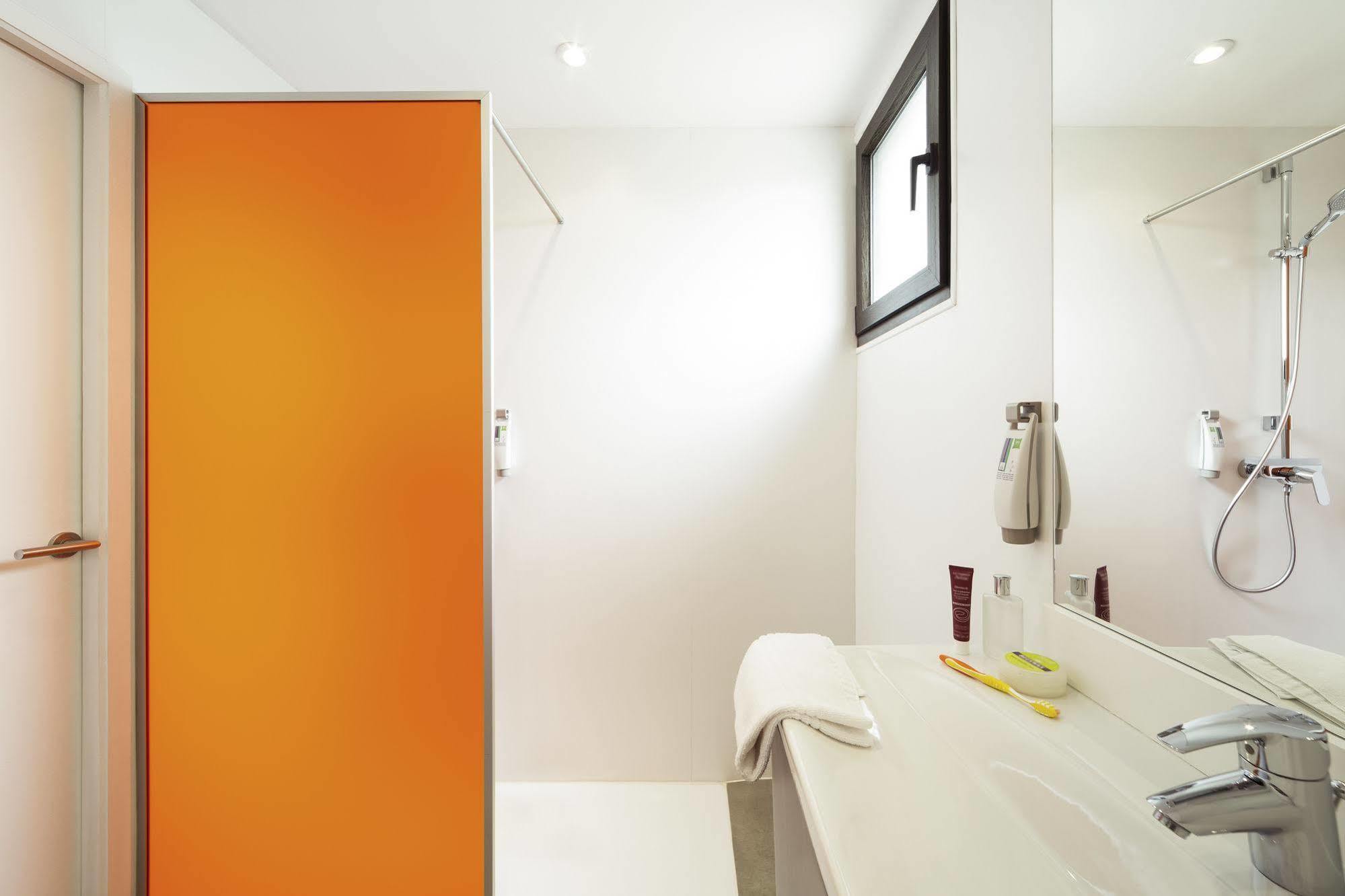 ホテル Ibis Styles Niort Poitou Charentes Vouille  エクステリア 写真
